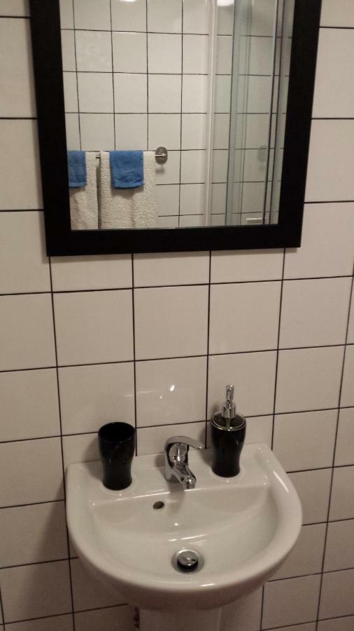 The Village Studio Apartments Moate Esterno foto