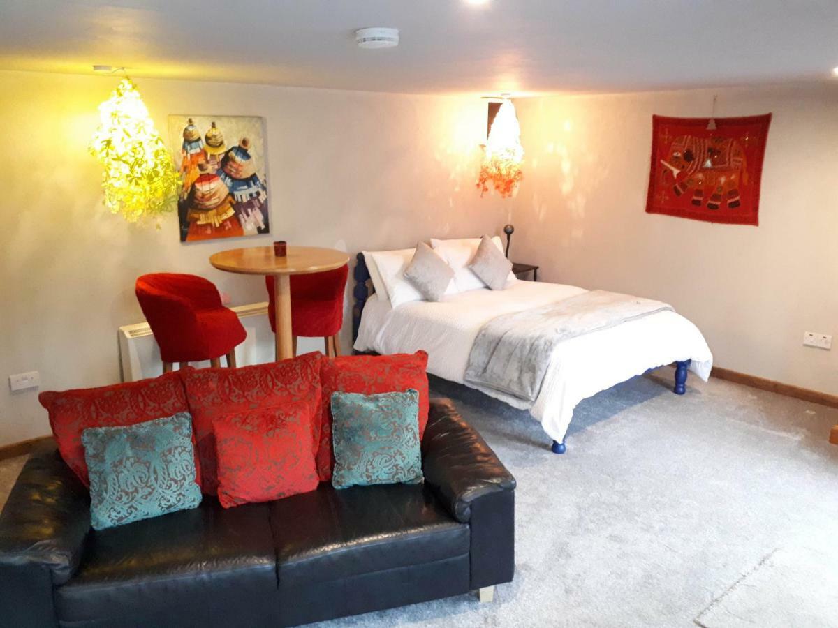 The Village Studio Apartments Moate Esterno foto