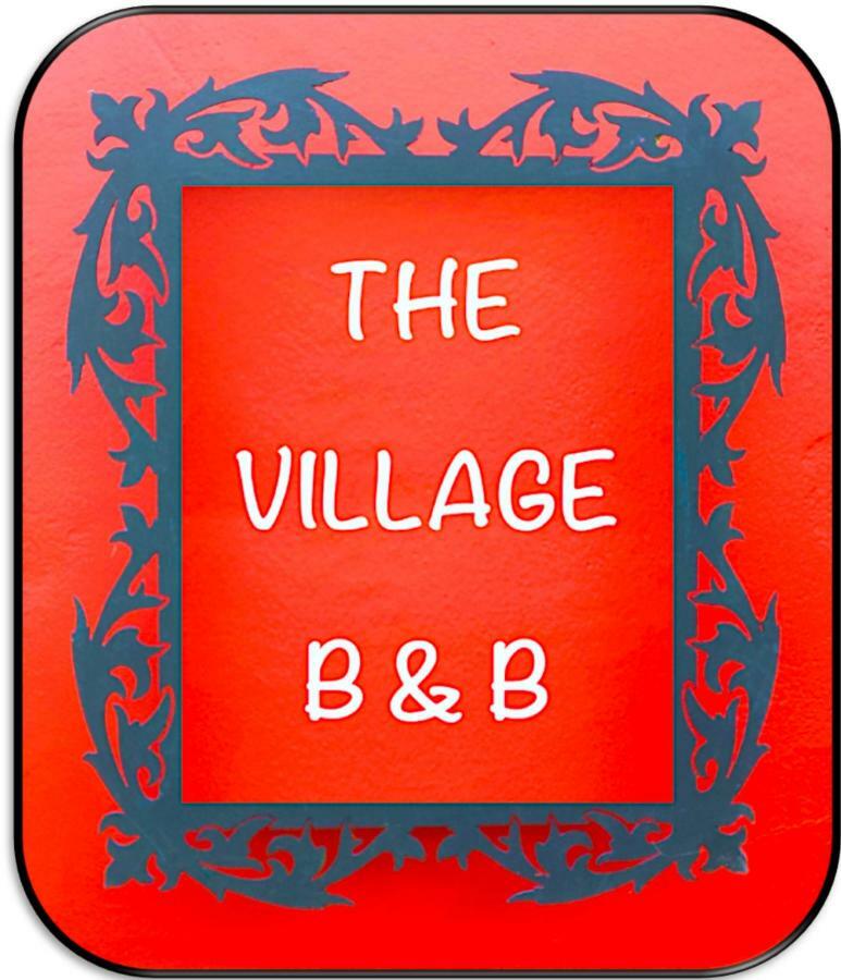 The Village Studio Apartments Moate Esterno foto