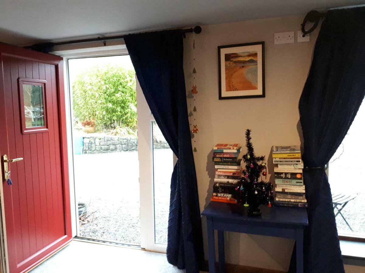 The Village Studio Apartments Moate Esterno foto
