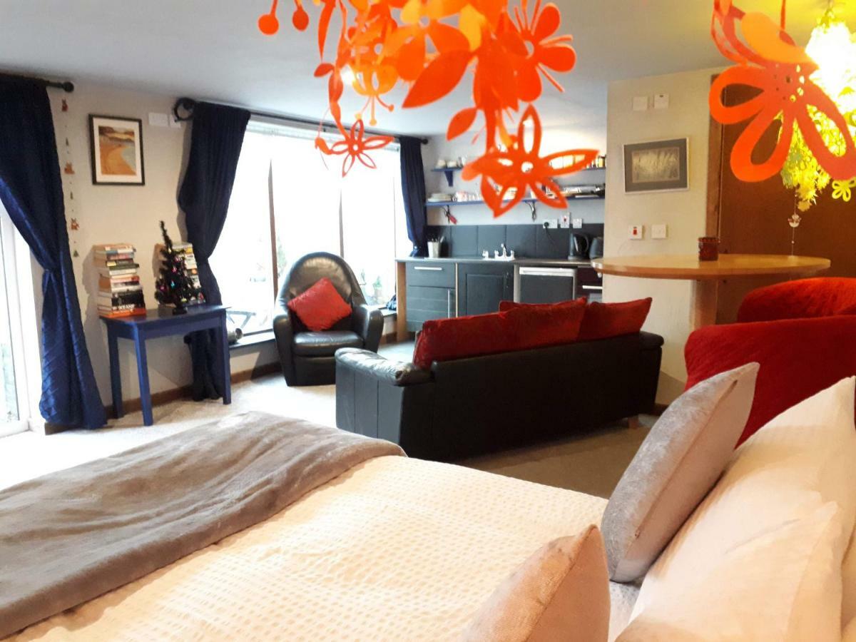 The Village Studio Apartments Moate Esterno foto
