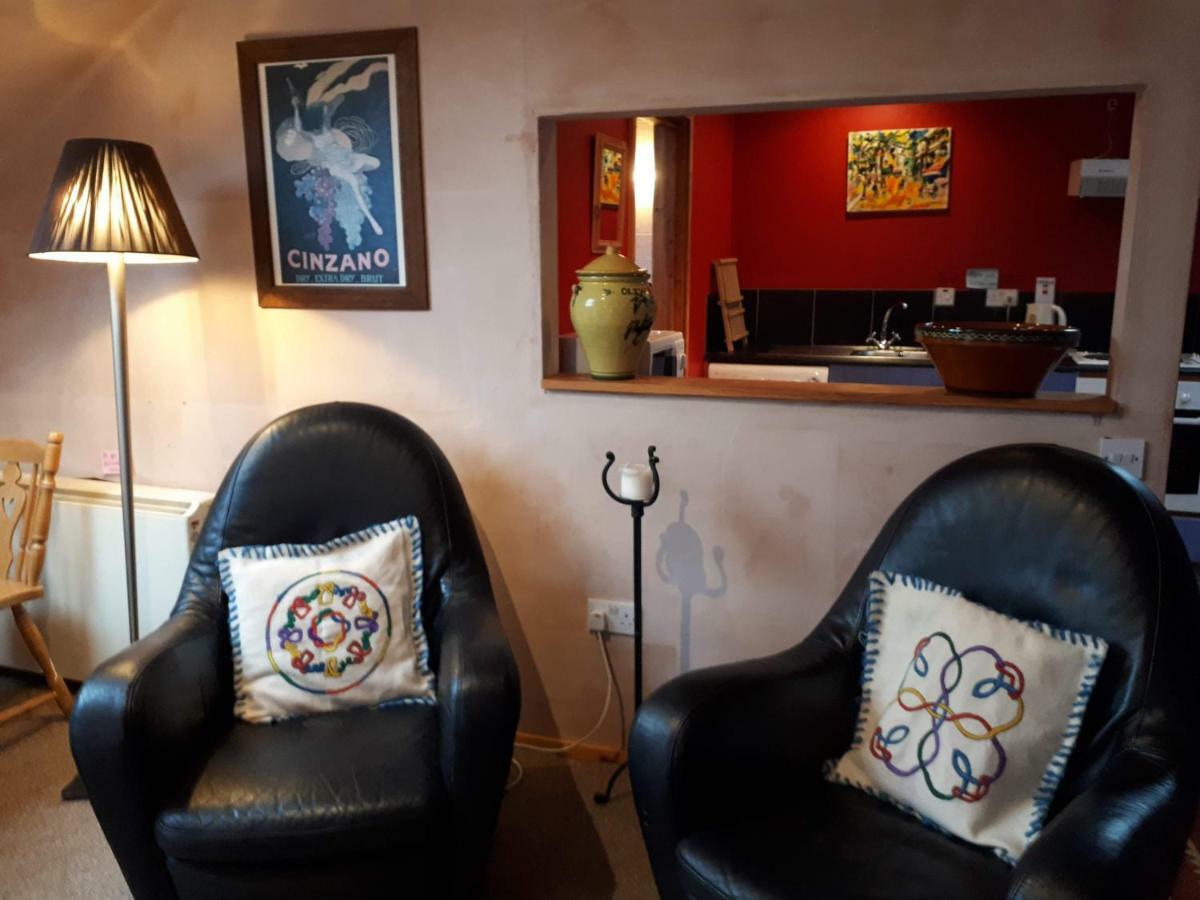 The Village Studio Apartments Moate Esterno foto