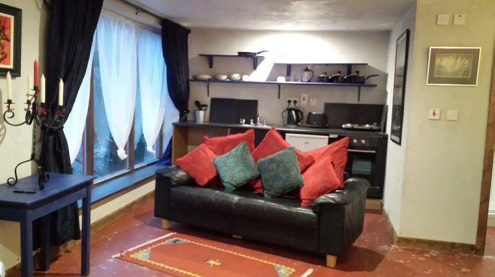 The Village Studio Apartments Moate Esterno foto